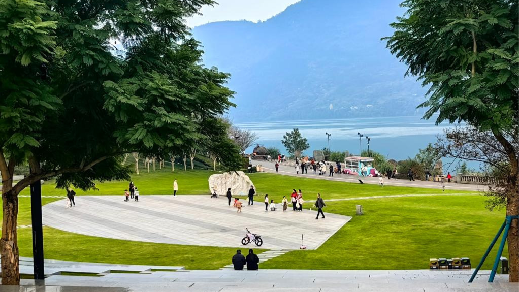 新华鲜报丨感受中华文化脉动！海外华文媒体代表参访重庆