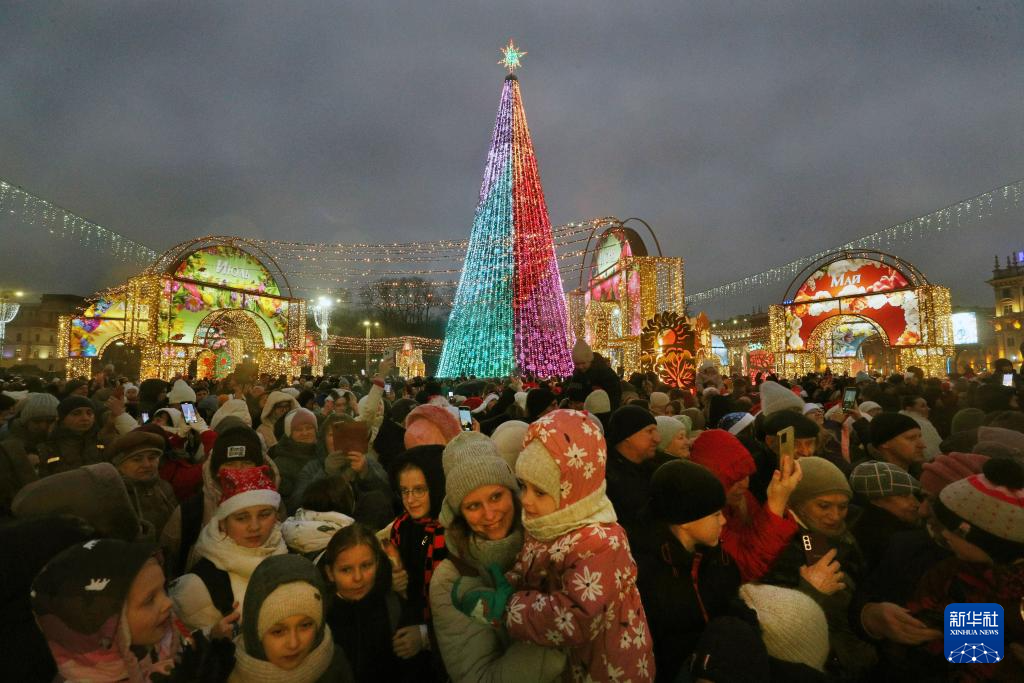 白俄罗斯新年树点亮