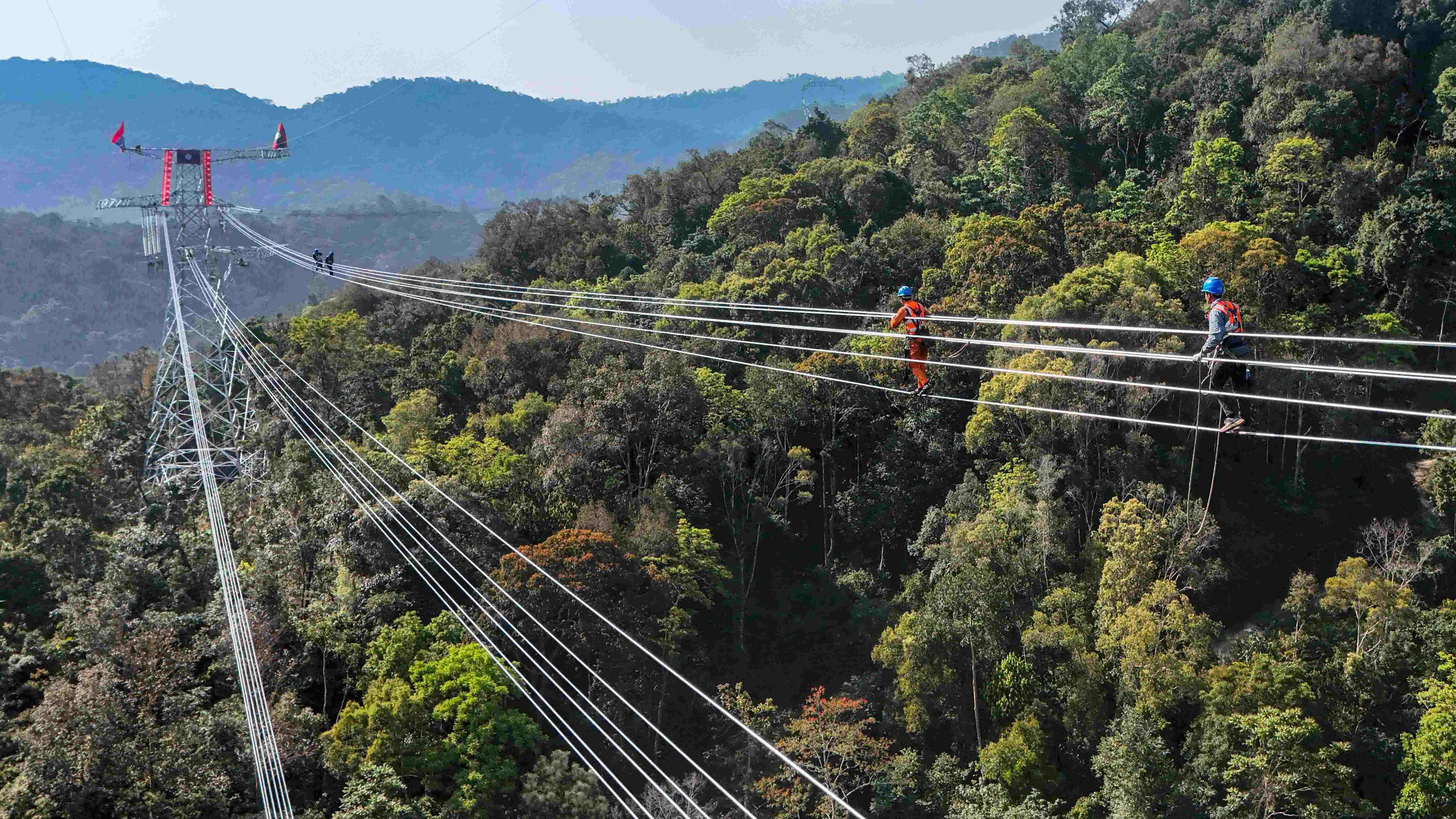 中老500千伏联网工程输电线路全线贯通