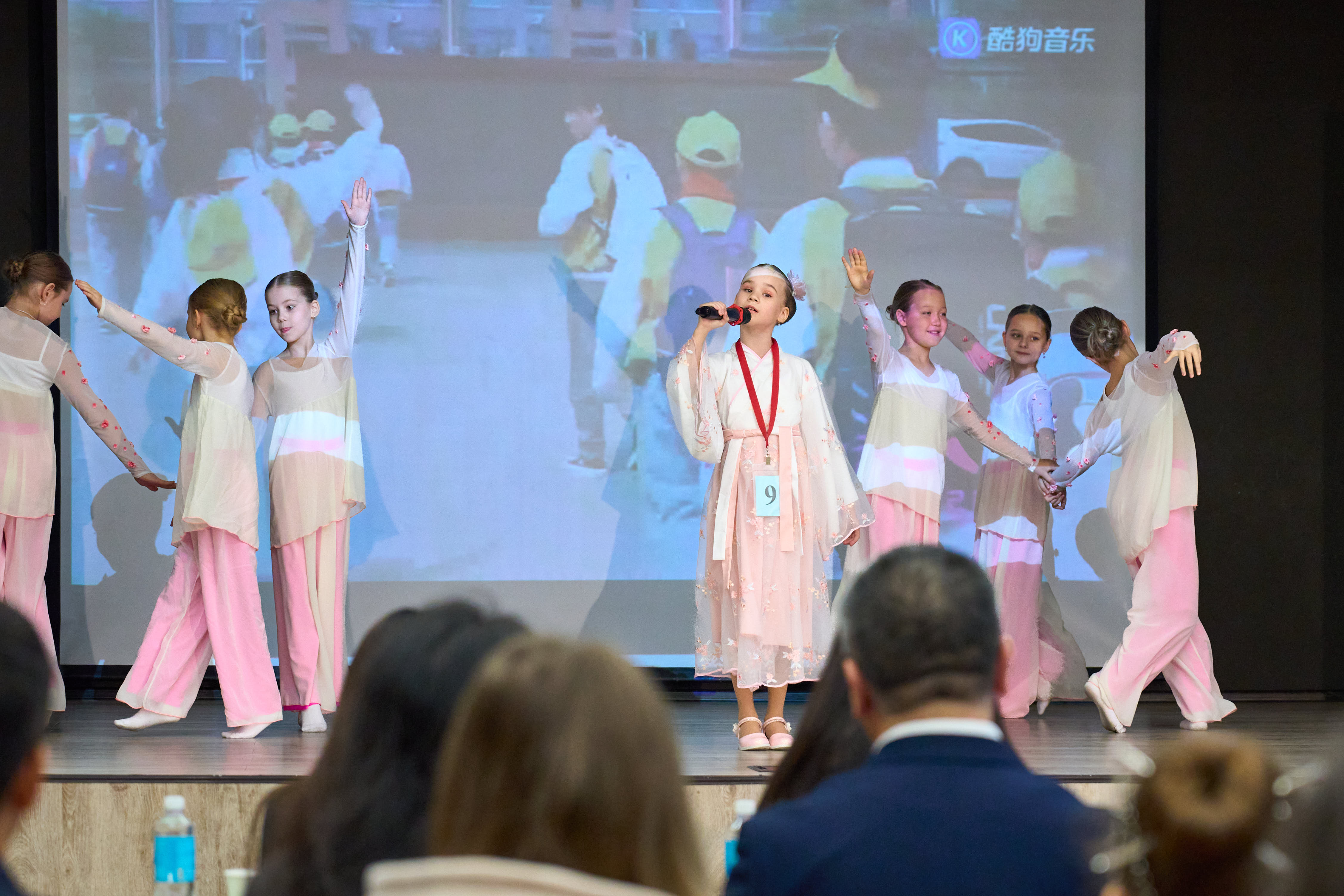 “孔子学院杯”中俄歌曲大赛在圣彼得堡举行