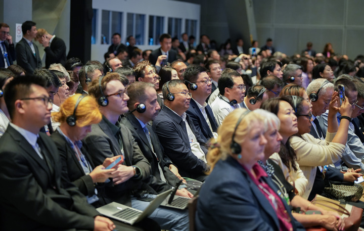 Début de la séance plénière d'ouverture du Forum d'été de Davos 2026