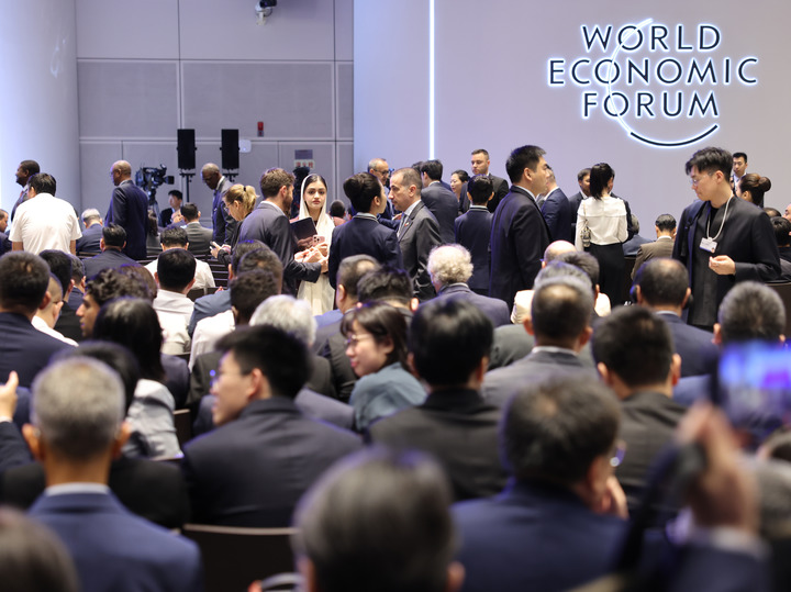 Début de la séance plénière d'ouverture du Forum d'été de Davos 2026