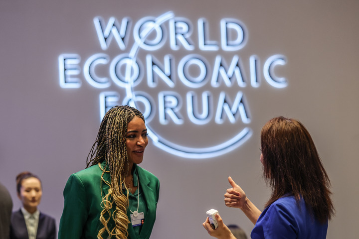 Début de la séance plénière d'ouverture du Forum d'été de Davos 2026