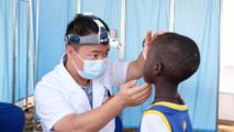 (Hello Africa) Chinese medical team brings free healthcare to Uganda's remote border district