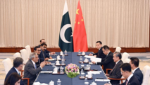 Chinese FM meets Pakistani deputy PM