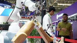 Global pharma giants underscore local partnerships, R&D at China supply chain expo
