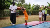 (Hello Africa) Kenyan acrobatics coach cherishes over 40-year bond with China