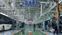 GLOBALink | SCO guests tour in the world's biggest bus maker in Zhengzhou