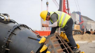 通讯丨解决罕见难题　助力中非基建合作——记中企承建刚果（布）黑角港东部码头扩建项目