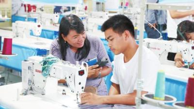 中缅媒体人镜头下的胞波情