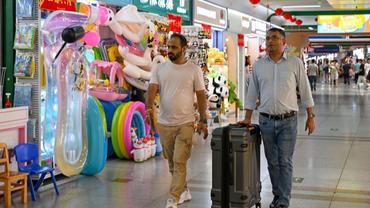 Economic Watch: Surging export orders see "world's supermarket" ring Christmas in early