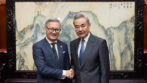 Chinese FM meets Lao FM