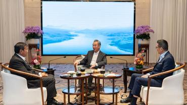 Chinese, Cambodian, Thai FMs share tea gathering in SW China