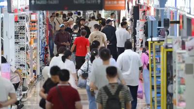 暑期入境游持续升温  浙江义乌迎来大批外籍游客