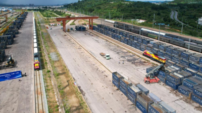 中老铁路国际货物列车（玉溪-万象）实现双向开行