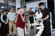 Malaysian delegates marvel at China's tech innovation, sustainable dev't during China leg of ASB's global leadership program