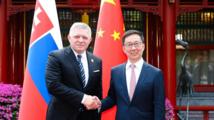 Chinese vice president meets Slovak prime minister, Singaporean deputy prime minister