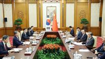 Top Chinese diplomat holds talks with ROK foreign minister