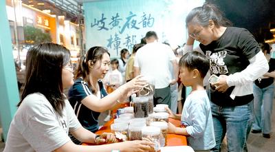 用“吃喝玩乐”解锁中医夜市