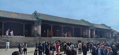 山西介休后土庙三连戏台：古建奇观与戏韵新生