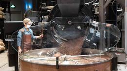 Starbucks teams up with Chinese venture capital for retail expansion