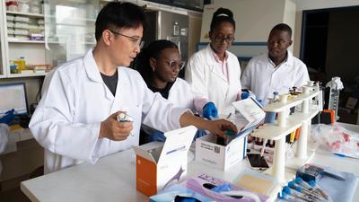 中国农业专家助力莫桑比克筑牢动物疫病防线