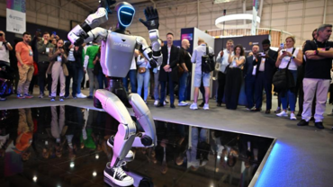 Feature: Chinese robotics steals spotlight at Web Summit in Lisbon