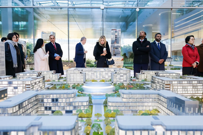 智库代表团参观京东全球总部 体验京东数智魅力