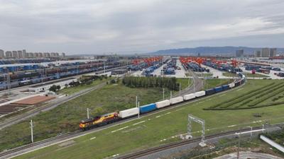 在西安，看中欧班列如何跑出“加速度”