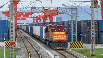 “中欧班列+”效应：一条铁路如何“链”起产业集群