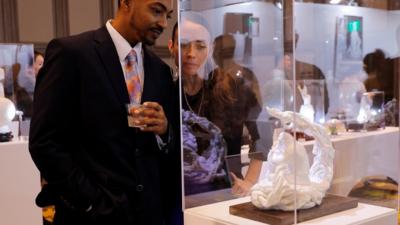 以瓷为媒 促中美文明对话——德化“中国白”亮相美国洛杉矶