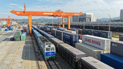 中欧班列打通老区陆港走向世界的新丝路