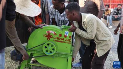 中国向中埃塞农业减贫示范村捐赠一批农业设备