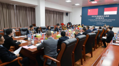 印尼东努沙登加拉省省长代表团到江西科技师范大学交流访问