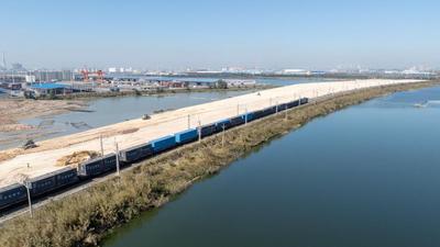 新闻分析：超500万标箱！西部陆海新通道班列向上向好之“势”从何而来