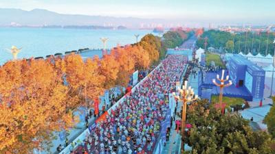 2025上合昆明马拉松鸣枪开跑