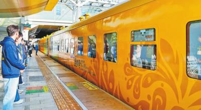 旅游列车“彩云之南·昆明号”首发