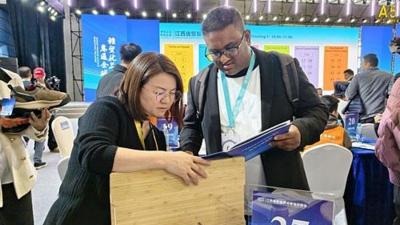 “一上午加了8位境外采购商” “赣贸优品 惠通全球”活动累计帮助近1000家赣企精准对接国际市场