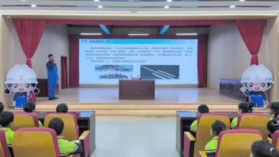 在孩子们心中种下强国梦