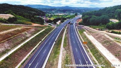 “钢铁丝路”见证中塞“钢铁友谊”
