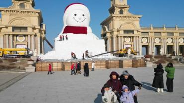 Workers build giant snowman in Harbin, China's Heilongjiang