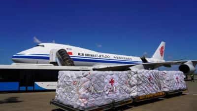 中国援助斯里兰卡抗洪救灾物资运抵科伦坡