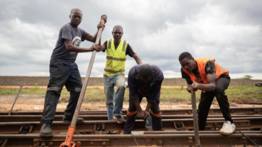 Zambian youth chasing railway dreams in China