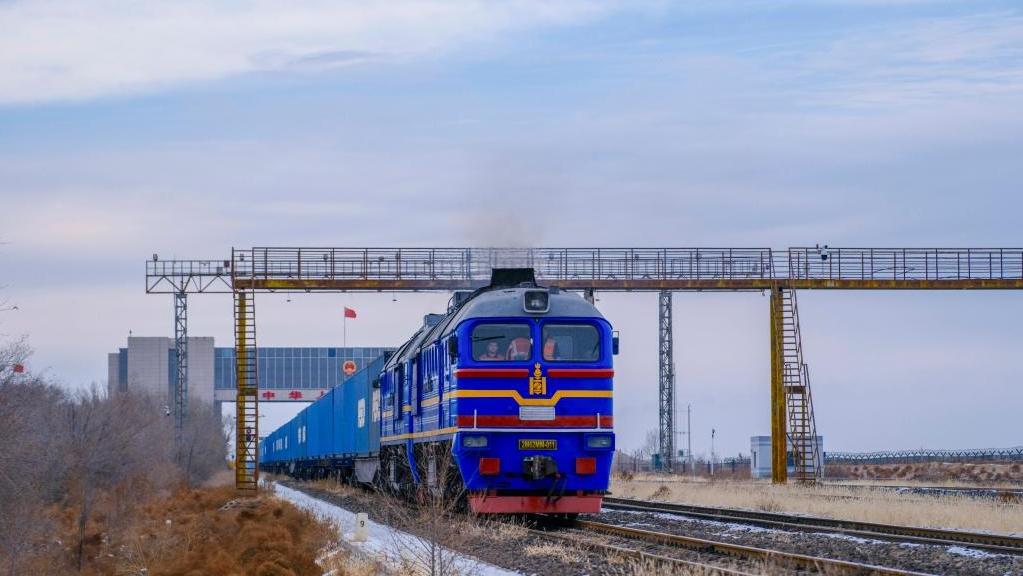 Erenhot, largest land port on China-Mongolia border, sees rise in cross-border traffic volumes