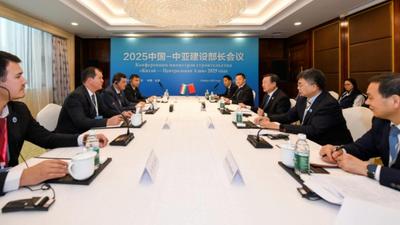 倪虹会见塔吉克斯坦建筑和建设委员会第一副主席乌马尔佐达