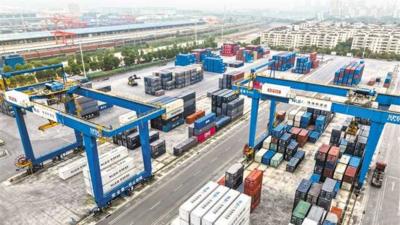 西部陆海新通道班列累计发运超500万标箱