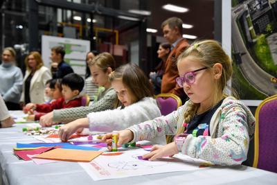 “在魔法来临前”新年儿童画展在俄罗斯莫斯科举行
