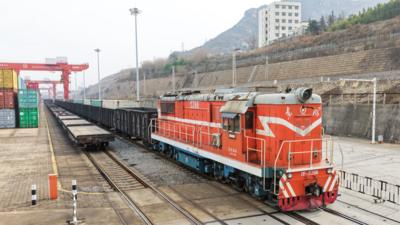 江苏连云港开出新年第一趟中欧班列