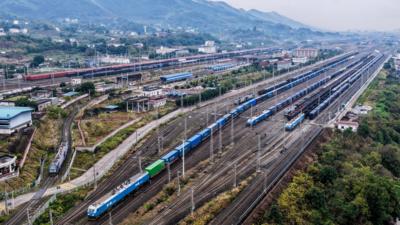 西南地区新年首趟中欧班列在渝发车