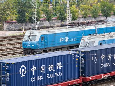 西南地区新年首趟中欧班列在渝发车